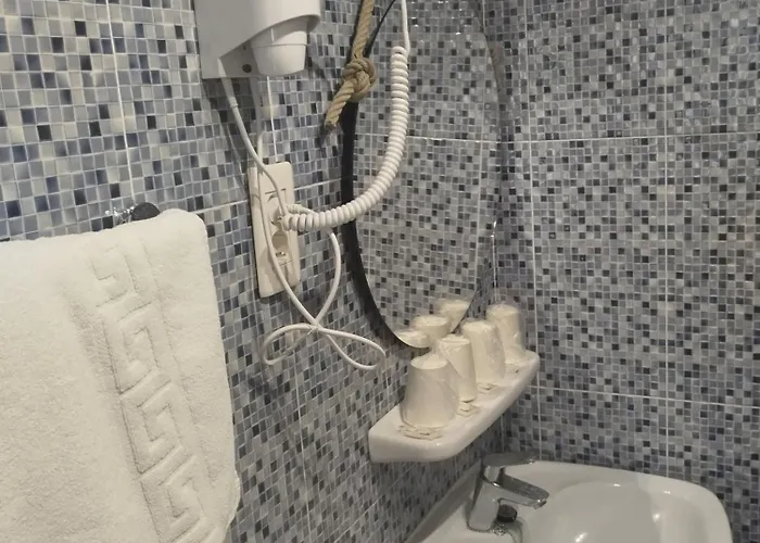 罗希达罗斯酒店 2*